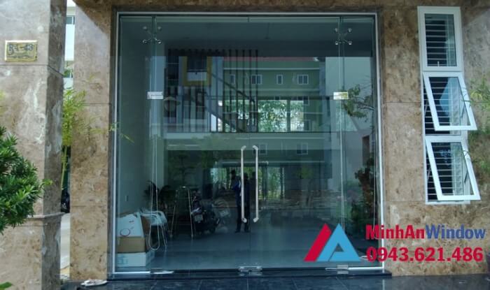 cửa kính cường lực