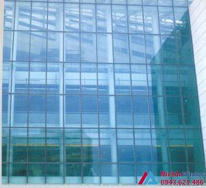 Vách mặt dựng chân nhện