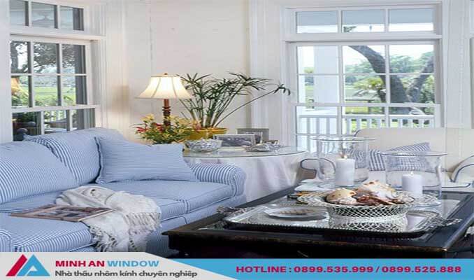 Mẫu Cửa sổ nhôm kính màu trắng sữa chia lan mang lại vẻ đẹp hoàn mỹ cũng như sự an toàn cho các phòng khách