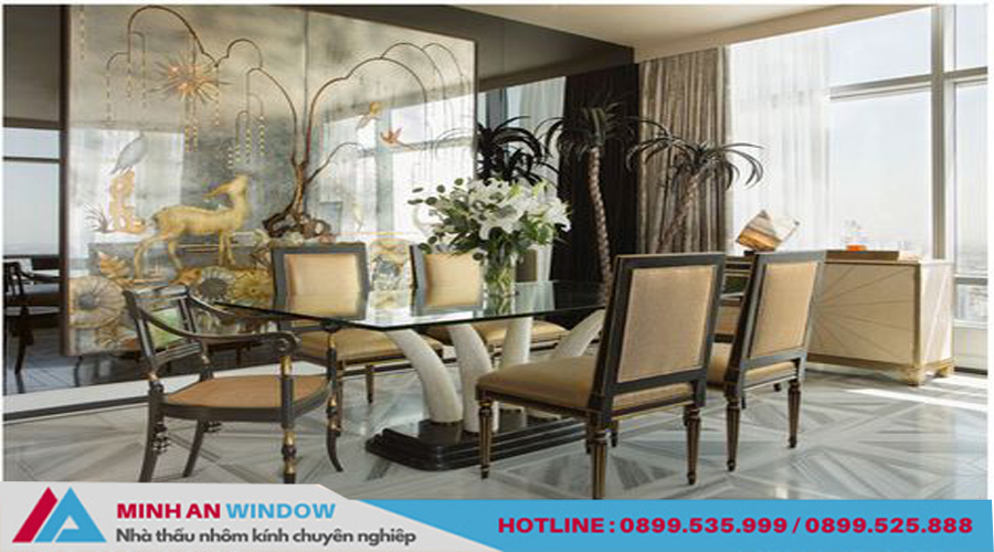 Lựa chọn vách kính trang trí phòng khách phù hợp giúp tăng tính thẩm mỹ, thể hiện tính cách của gia chủ.
