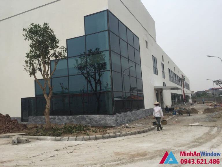 Vách kính cường lực khung nhôm cho các nhà máy tại Bắc Giang - Minh An Window đã thi công