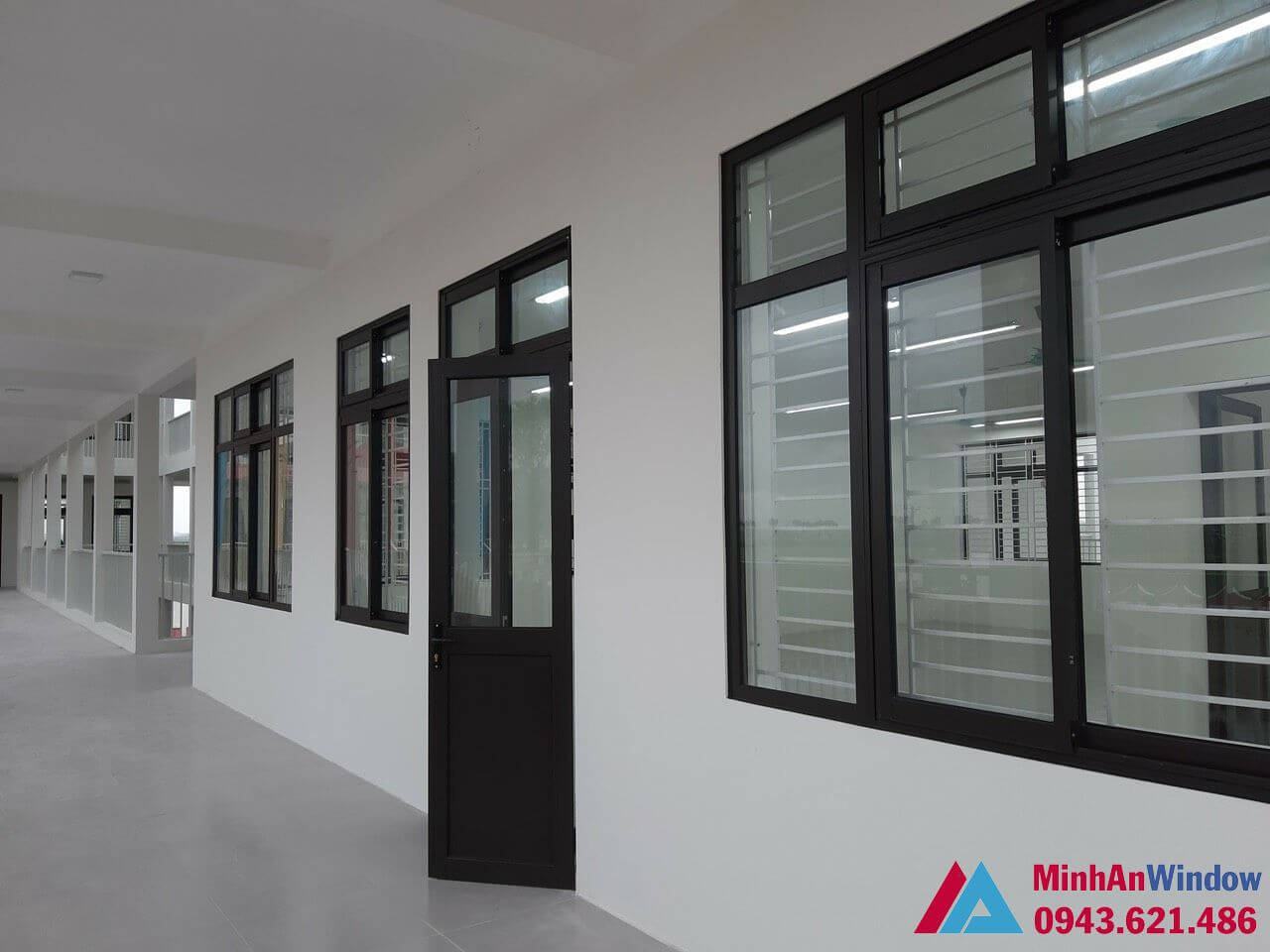 Mẫu cửa đi và cửa sổ nhôm kính tại cụm công nghiệp Đại Xuyên - Hà Nội do Minh An Window lắp đặt