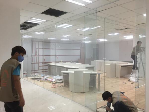 Minh an thi công vách kính cường lực cao cấp cho văn phòng Minh An thi công vách kính cường lực cao cấp cho văn phòng