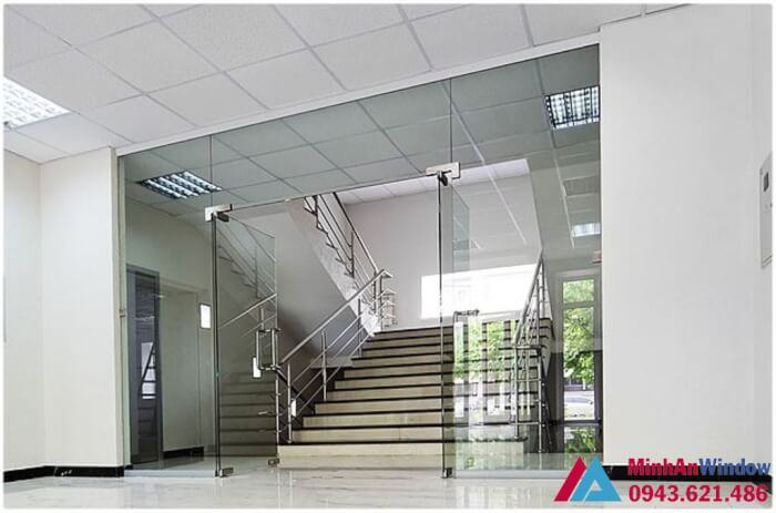 cửa kính cường lực