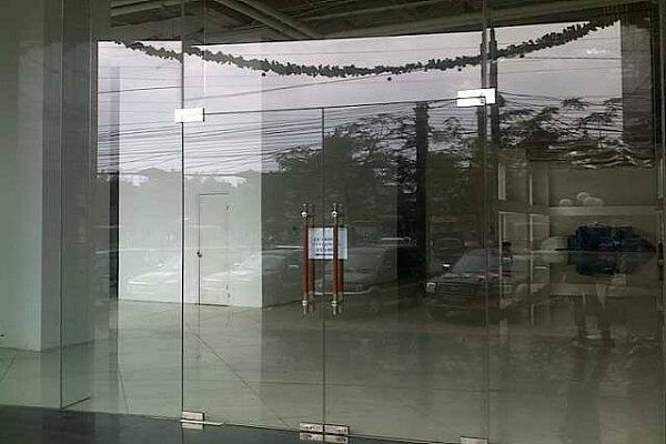 Cửa đi kính thủy lực 2 cánh Cửa kính thủy lực Minh An 5