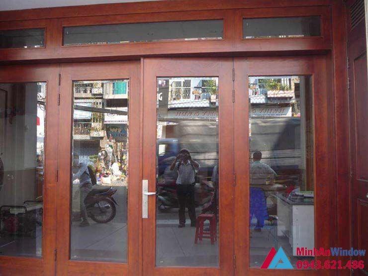 Mẫu cửa kính thủy lực khung gỗ đẹp Cửa Kính Cường Lực Khung Gỗ đẹp 1