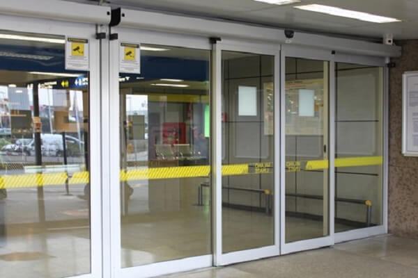 Cửa Trượt Kính Cường Lực: Cấu Tạo, Kích Thước Và Vật Liệu Cấu Thành 5 Cửa Trượt Kính Cường Lực: Cấu Tạo, Kích Thước Và Vật Liệu Cấu Thành 4