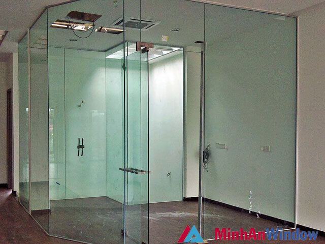 Mẫu cửa kính cường lực đẹp 1 mẫu cửa kính cường lực đẹp 1