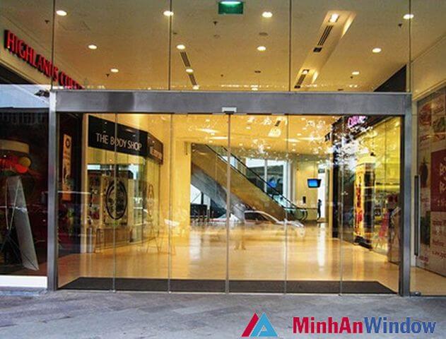 mẫu cửa kính cường lực đẹp 4 mẫu cửa kính cường lực đẹp 6