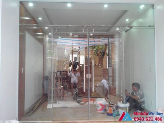 cửa kính cường lực