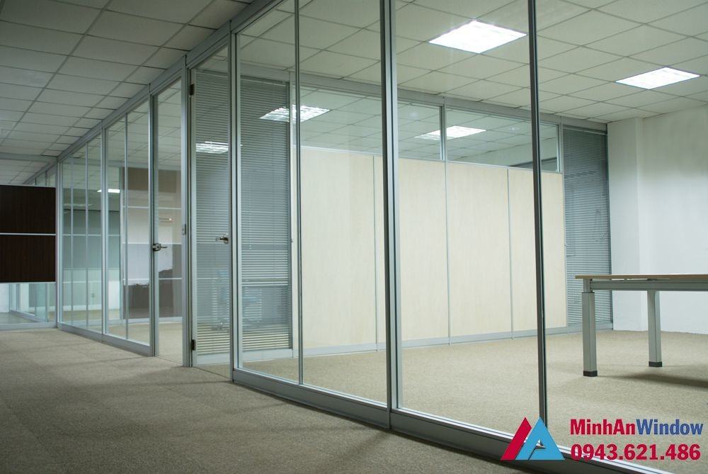Tìm Hiểu Chi Tiết Vách Kính Cường Lực Ngăn Phòng 4 Vach Kinh Khung Nhom4