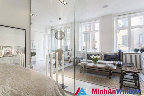 Cửa vách kính phòng khách đẹp mê hồn Cửa vách kính phòng khách đẹp mê hồn