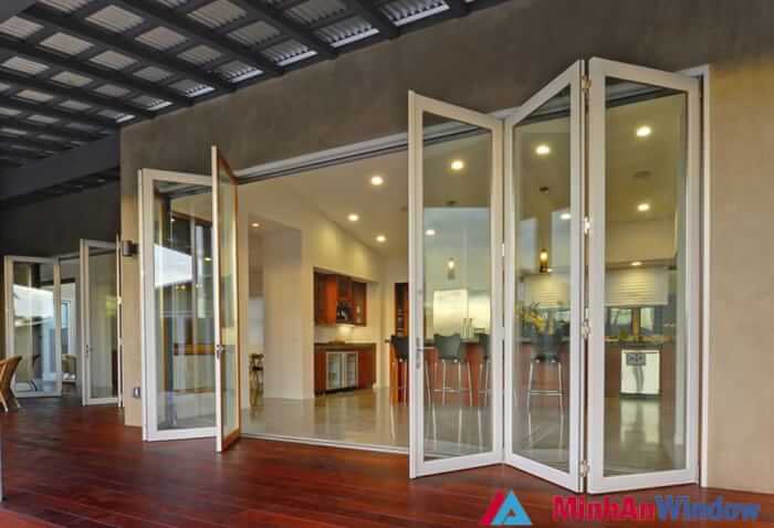 cửa kính cường lực xếp gấp