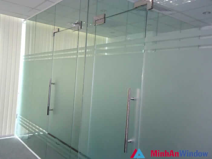 cửa kính thủy lực tại hà nội