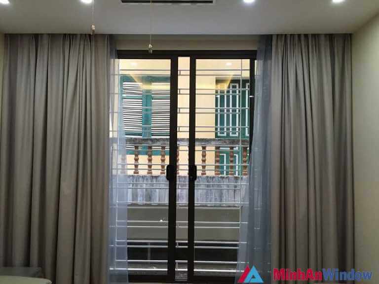 Mẫu cửa nhôm kính phòng ngủ cực đẹp và sang trọng< Mẫu cửa nhôm kính phòng ngủ cực đẹp và sang trọng<