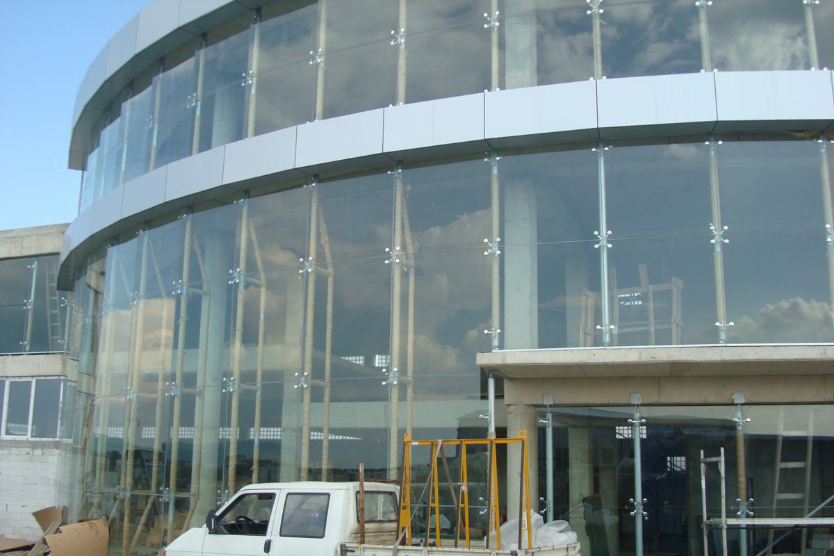 Cửa kính cường lực - vách kính cường lực chân nhện tại hà nam Cửa kính cường lực - Vách kính cường lực chân nhện tại Hà Nam