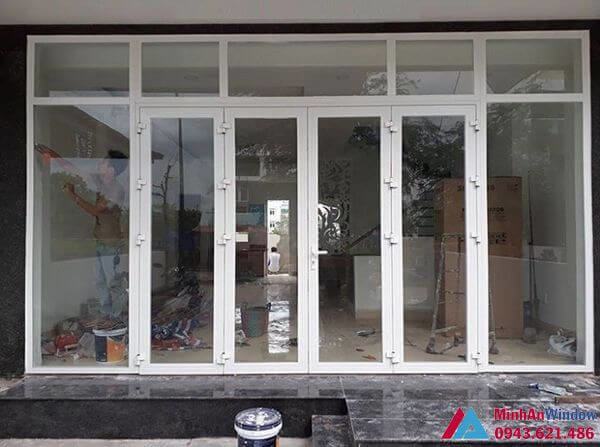 Mẫu cửa đơn giản và phổ biến Mau Cua Nhom Kinh Dep