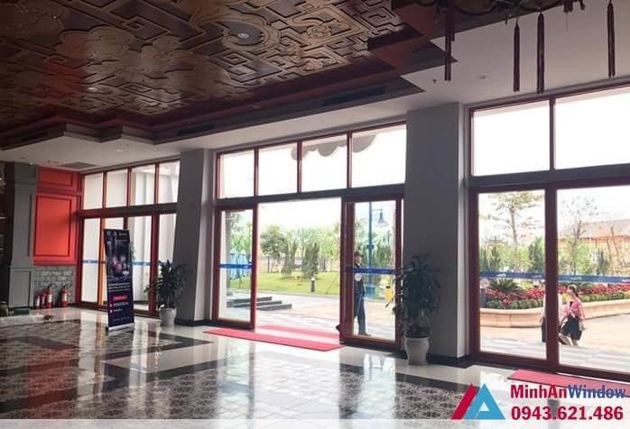 Cửa tự động tại các nhà hàng, hay trung tâm hội nghị Thi Co Lap Cua Tu Dong