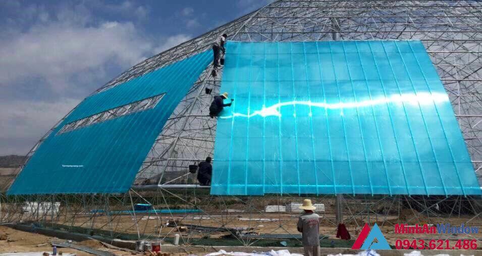 7 Lý Do Nên Sử Dụng Tấm Lấy Sáng Polycarbonate Đẹp Chất Lượng 7 Thi Cong Mai Nhua Lay Sang Chuyen Nghiep