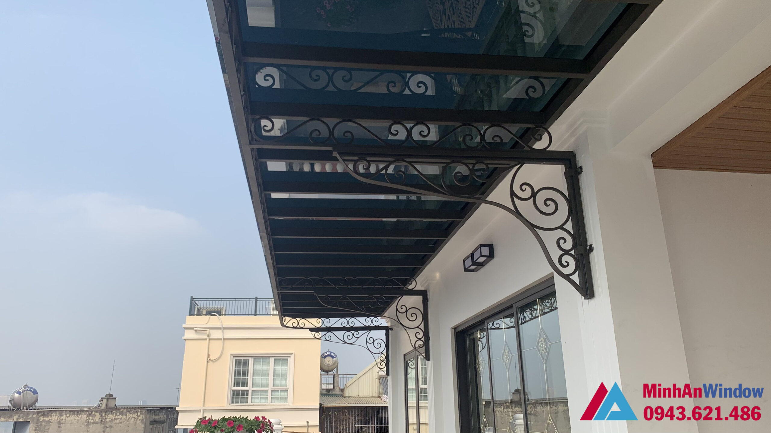 Mái kính khung sắt hoa văn cao cấp tại Vĩnh Phúc Mái kính khung sắt hoa văn cao cấp tại Vĩnh Phúc