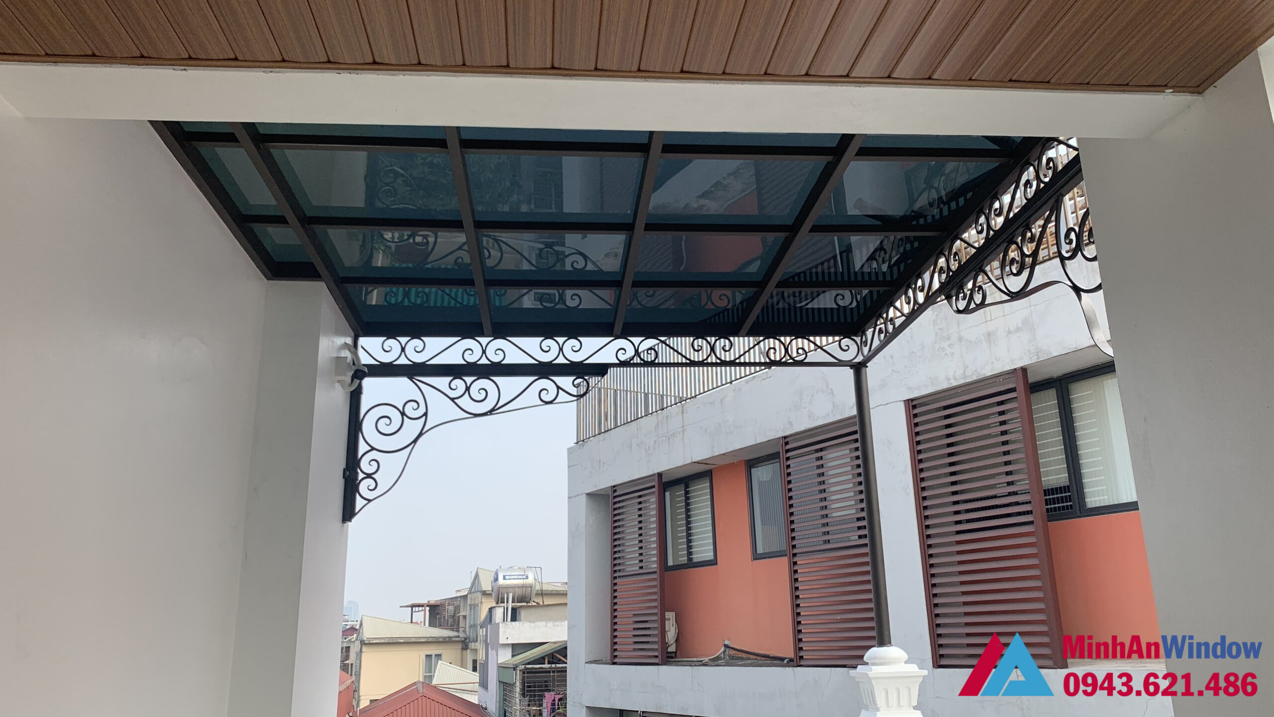 Mái kính cường lực khung sắt cao cấp tại Vĩnh Phúc Mái kính cường lực khung sắt cao cấp tại Vĩnh Phúc