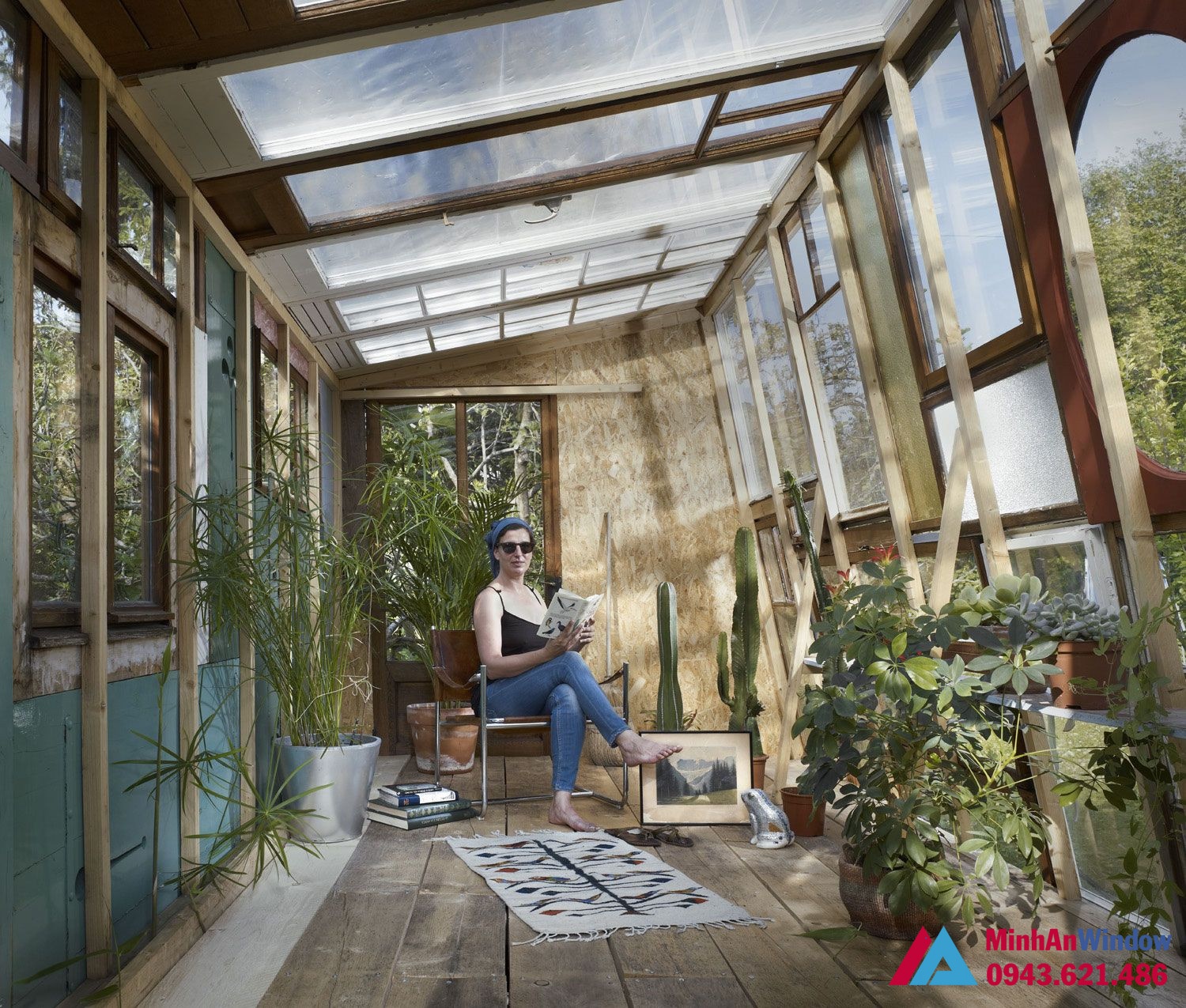 Mái che kính cường lực ngoài trời khung gỗ - minh an window đã thi công Mái che kính cường lực ngoài trời khung gỗ - Minh An Window đã thi công