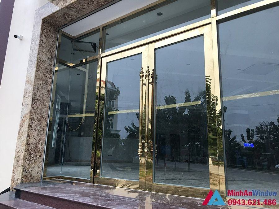 Cua Kinh Inox Tai Bac Kan