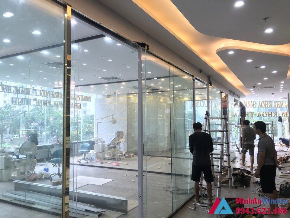 Thi Công Lắp Đặt Cửa Kính Inox Tại Thạch Thất 7 Cua Tu Dong Khung Inox Kinh