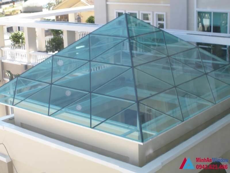 Mẫu mái kính cường lực giếng trời hình tháp Mai Kinh Cuong Luc Tai Son Tay3