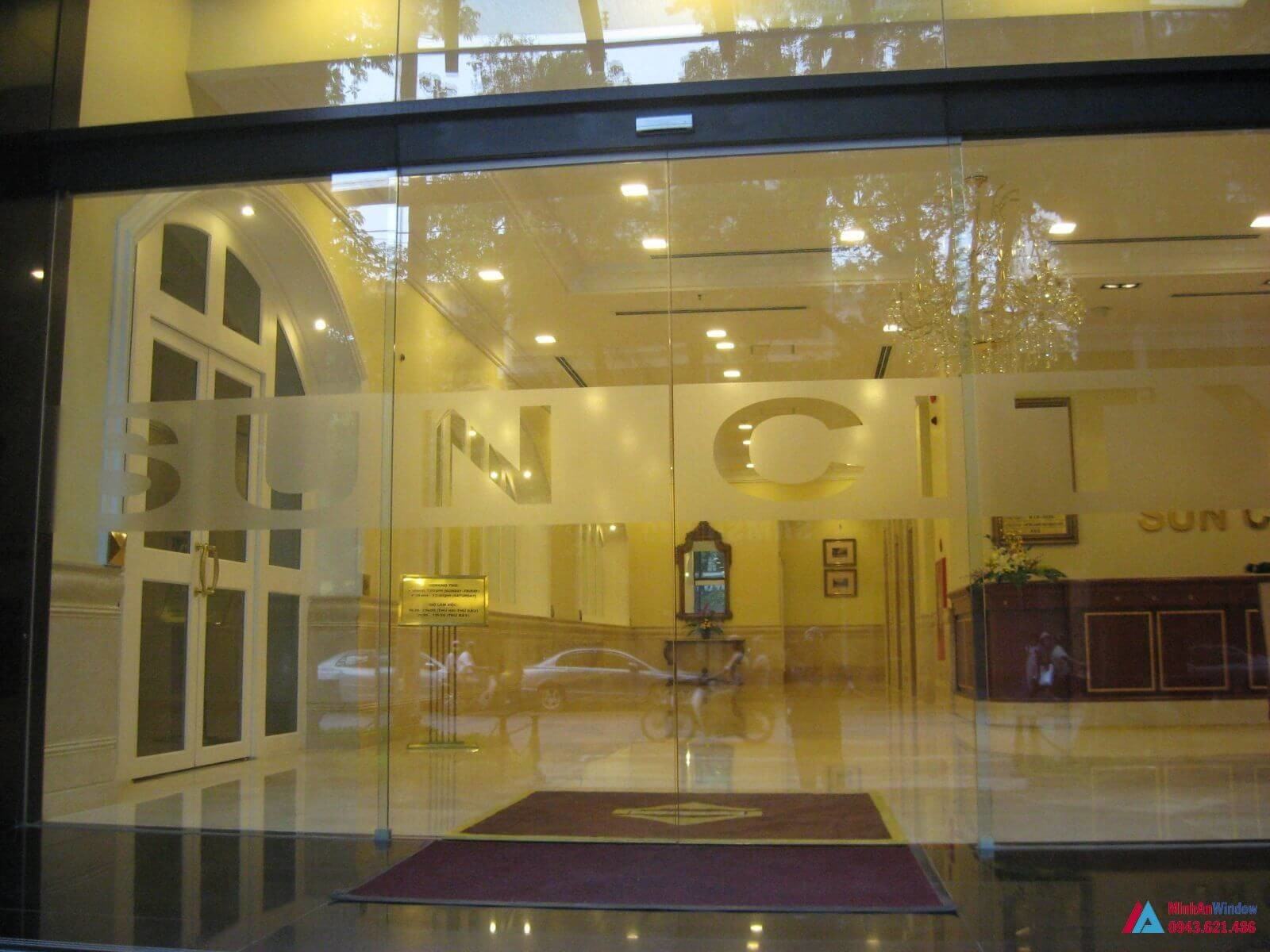 Cua Tu Dong2