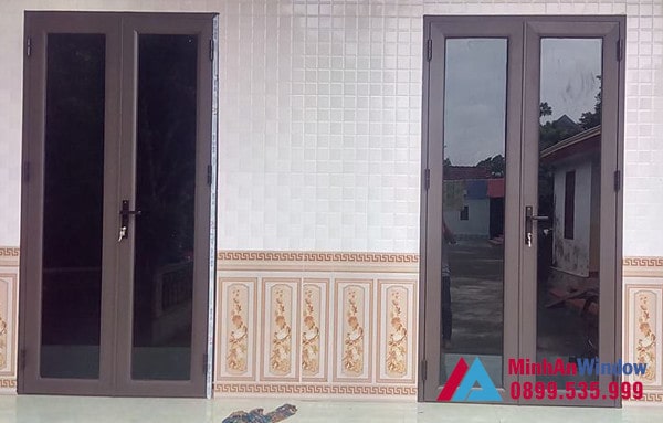 Mẫu cửa đi nhôm kính 2 cánh Minh An Window lắp đặt cho khách hàng tại Điện Biên