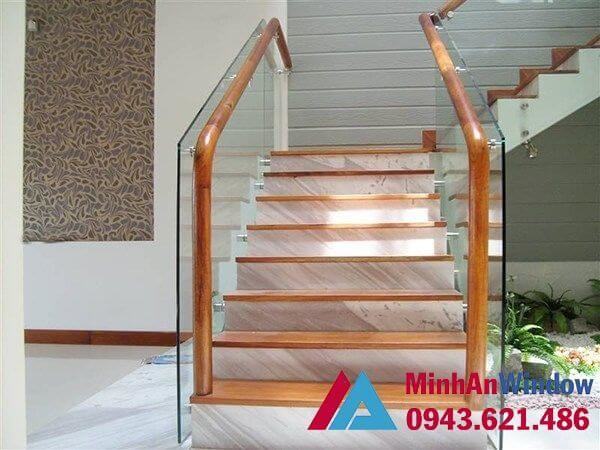 Những Mẫu Cầu Thang Kính Inox Đẹp Nhất Năm 2020 4 Những Mẫu Cầu Thang Kính Inox Đẹp Nhất Năm 2020 1