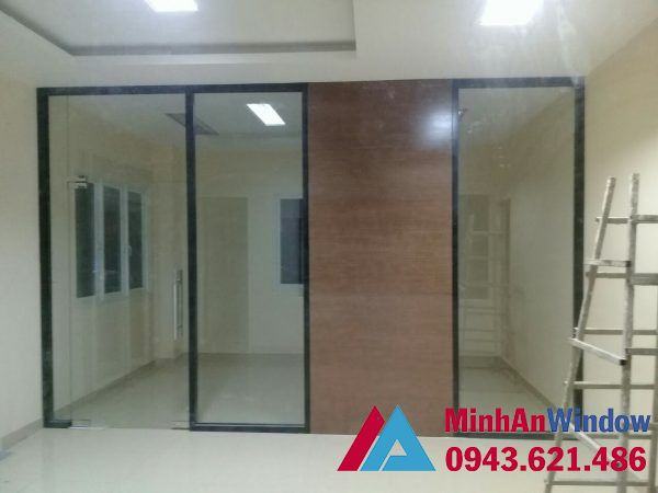 Vách Kính Khung Sắt Kết Hợp Gỗ Vemier 600x450