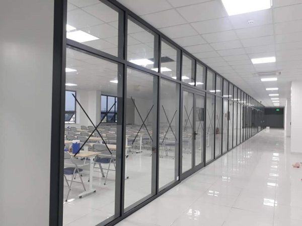 Vách kính khung sắt cho các phòng trường học Vách kính khung sắt cho các phòng trường học