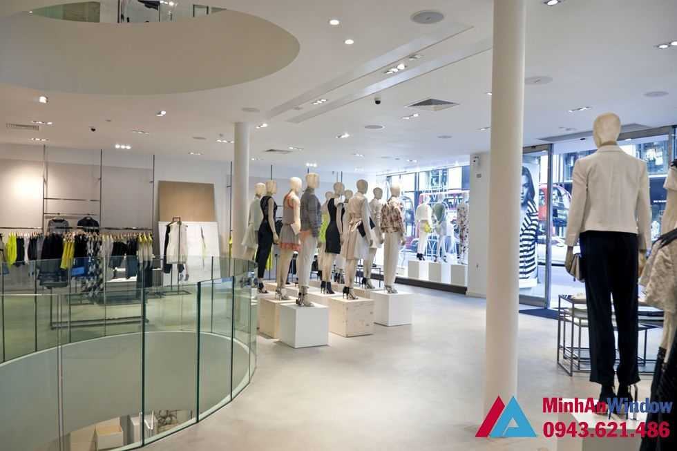 kính cường lực showroom Những Lưu Ý Trong Việc Thiết Kế Nội Thất Và Thi Công Showroom 1