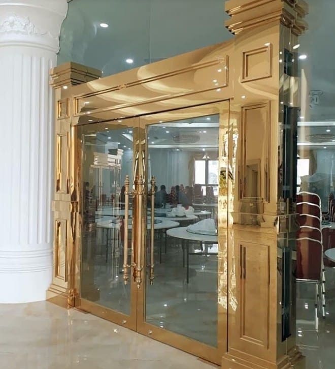 Mẫu cửa kính inox mạ vàng cực đẹp cho khách sạn Mẫu cửa kính inox mạ vàng cực đẹp cho khách sạn