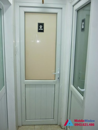 Cửa đi pano nhôm kính cho nhà vệ sinh - minh an window đã thi công Cửa Đi Pano Nhôm Kính cho nhà vệ sinh - Minh An Window đã thi công