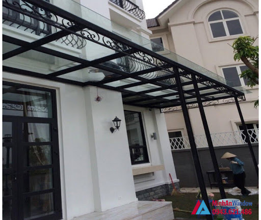 Với mẫu khung sắt kèm họa tiết cực kỳ đẹp mái kính tại Phú Thọ Với mẫu khung sắt kèm họa tiết cực kỳ đẹp mái kính tại Phú Thọ
