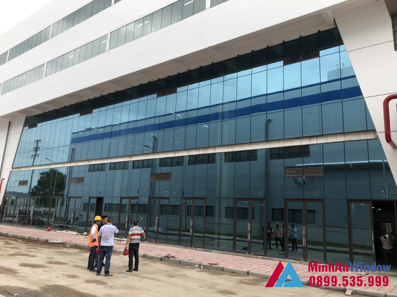 Thi công vách mặt dựng nhôm xingfa hệ 65 giấu đố kính hộp 6 Thi Công Vách Mặt Dựng Nhôm Xingfa hệ 65 Giấu Đố Kính Hộp 4