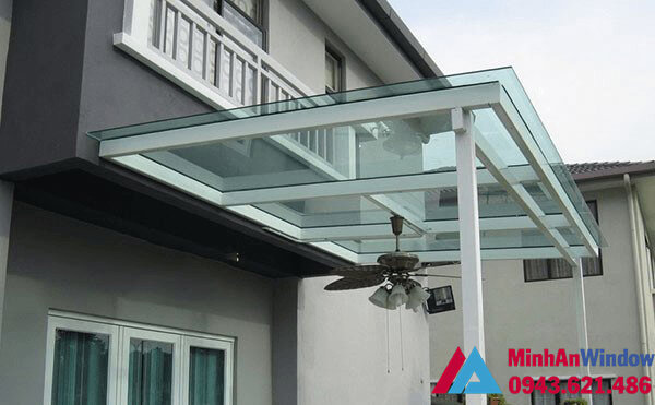 Mẫu mái kính cường lực lắp cho công trình nhà ở đẹp, đơn giản