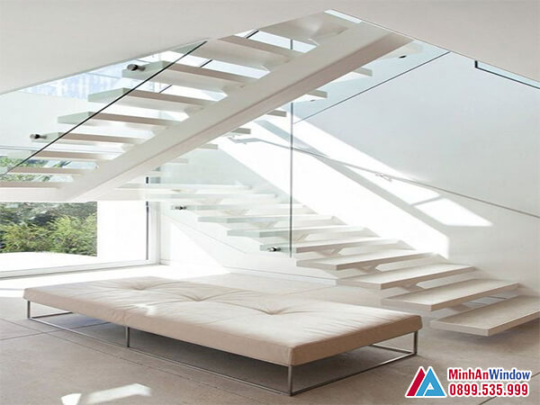Lan can cầu thang kính đơn giản đẹp cho phòng khách - minh an window đã thi công Lan can cầu thang kính đơn giản đẹp cho phòng khách - Minh An Window đã thi công
