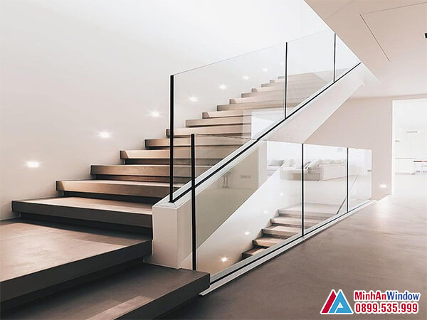 Cầu thang kính cường lực đẹp đơn giản - Minh An Window đã thi công Cầu thang kính cường lực đẹp đơn giản - Minh An Window đã thi công