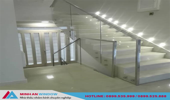 cầu thang kết cấu kính trụ inox cao cấp chất lượng cho các công trình dân sinh tại Hà Nội - Minh An Window đã thi công