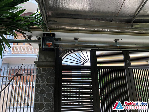 Cửa cổng sắt lùa treo cao cấp chất lượng - Minh An Window tư vấn thiết kế và thi công cho công trình nhà ở