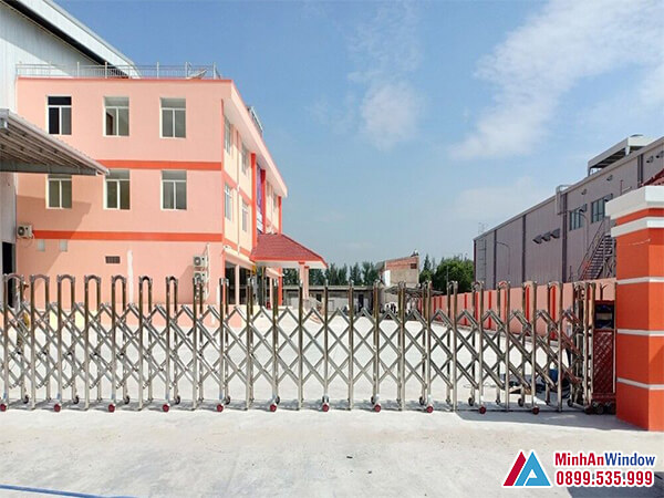 Cửa cổng xếp tự động cho các nhà máy khu công nghiệp - Minh An Window đã thi công Cửa cổng xếp tự động cho các nhà máy khu công nghiệp - Minh An Window đã thi công