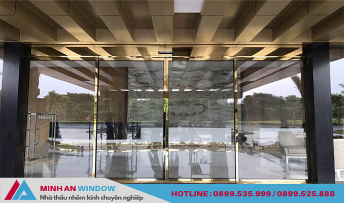 Cửa tự động khung inox vàng gương tại Ninh Bình cho khách sạn