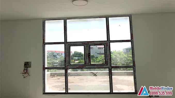 Mẫu cửa sổ nhôm kính kết hợp với vách chia ô - Minh An Window thiết kế và lắp đặt
