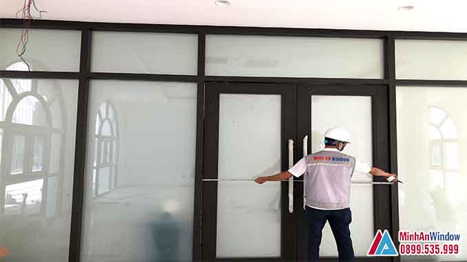 Cửa nhôm kính tại sơn tây kết hợp kính điện thông minh - minh an window đã thi công Cửa Nhôm Kính Tại Sơn Tây Kết Hợp Kính Điện Thông Minh - Minh An Window Đã Thi Công