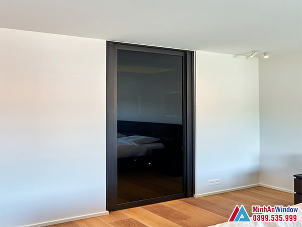 Cửa sắt 1 cánh kính cường lực cho phòng ngủ - minh an window đã thi công Cửa sắt 1 cánh kính cường lực cho phòng ngủ - Minh An Window đã thi công