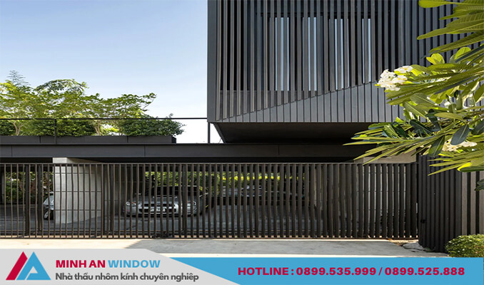 Cửa cổng sắt kết hợp tường rào sắt cao cấp chất lượng Cửa cổng sắt kết hợp tường rào sắt cao cấp chất lượng